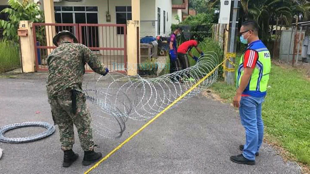 File picture shows the setting up of barbed wires to mark the EMCO areas in Bintulu. — Borneo Post Online pic