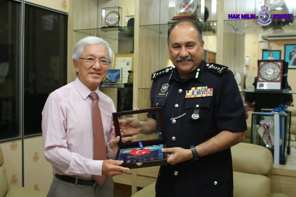 Veteran Johor MCA politician Datuk Freddie Long Hoo Hin (left) with former Johor police chief Datuk Seri Mohd Mokhtar Mohd Shariff in an undated picture — via Facebook