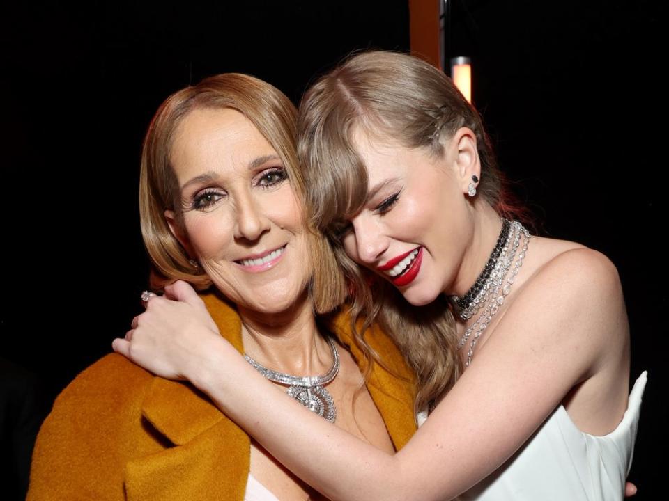 Céline Dion und Taylor Swift bei den Grammys 2024. (Bild: getty/[EXTRACTED]: Kevin Mazur/Getty Images for The Recording Academy)