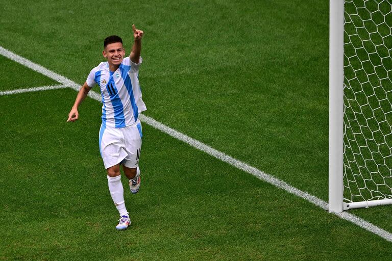 Claudio Echeverri sentenció la victoria ante Ucrania con el segundo gol sobre el final