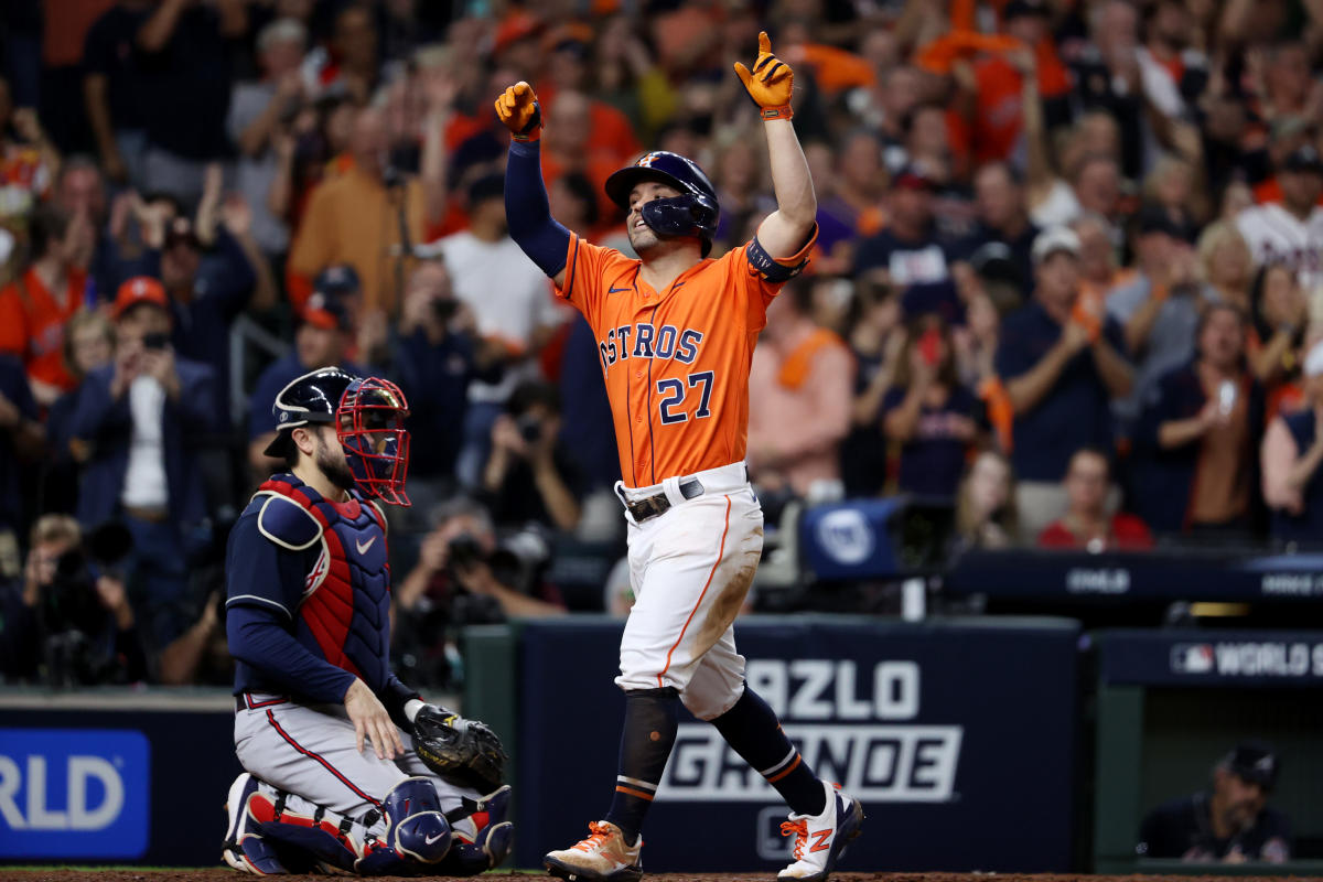 Jose Altuve powers Astros to 7-2 win over Braves in Game 2 of the