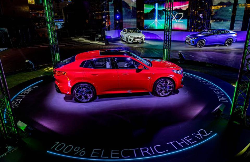 全新X2同步將智慧電能概念注入BMW秉持的豪華細膩造車工藝中，推出全新首創iX2豪華純電跑旅。(圖片提供：汎德)