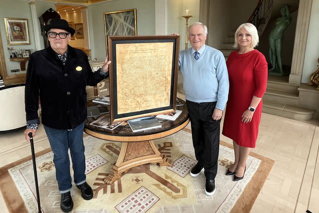 <p>Simon Perry</p> Billy Mumford, the copy of the Declaration of Independence, Jeffrey Archer and Michelle Roycroft at Archer's penthouse apartment, London Sept. 2024