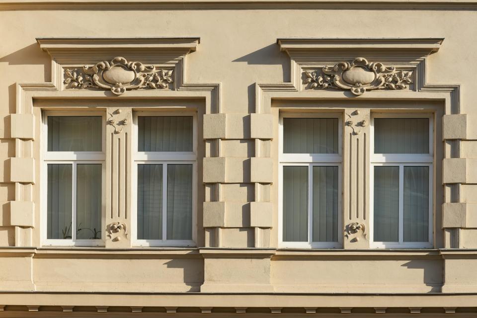 Kunstvolle Fassaden, wie hier bei einer Immobilie in Magdeburg, sind ein Merkmal für Gründerzeit-Häuser. - Copyright: picture alliance / Zoonar | Heiko Kueverling