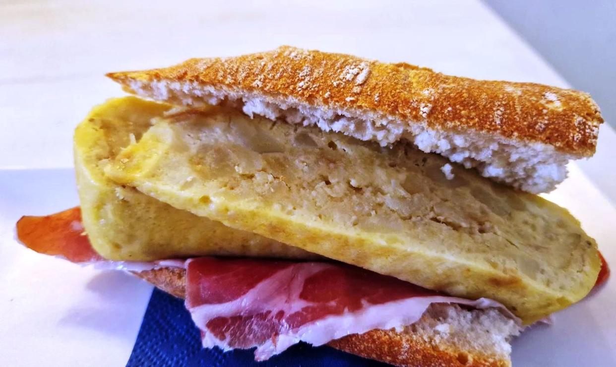 Small bread filled with potato tortilla and serrano ham