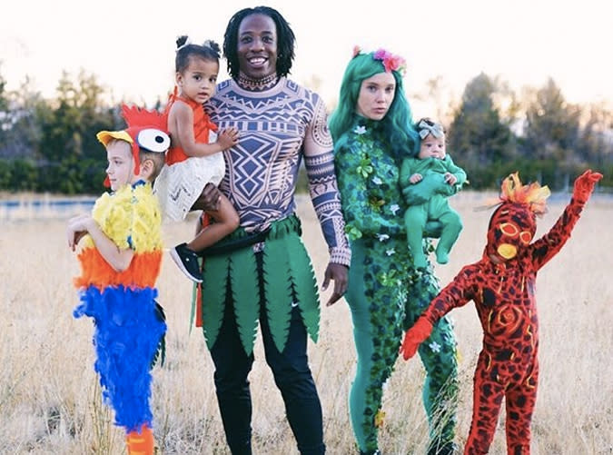 24 Family Halloween Costumes Everyone Can Get In On