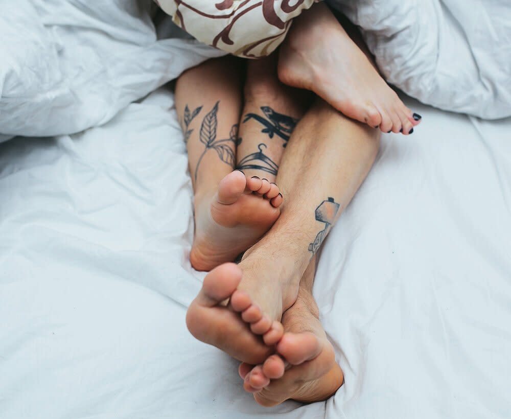 1000-couple-in-bed.jpg