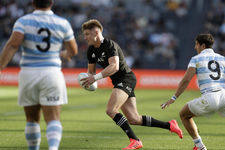 New Zealand's Jordie Barrett, center, gets past the defence of Argentina's Enrique Gomez-Kodela, left, and Argentina's Tomas Cubelli during their Tri-Nations rugby union test at Western Sydney Stadium, in Sydney, Saturday, Nov. 14, 2020. Argentina won the test 25-15. (AP Photo/Rick Rycroft)