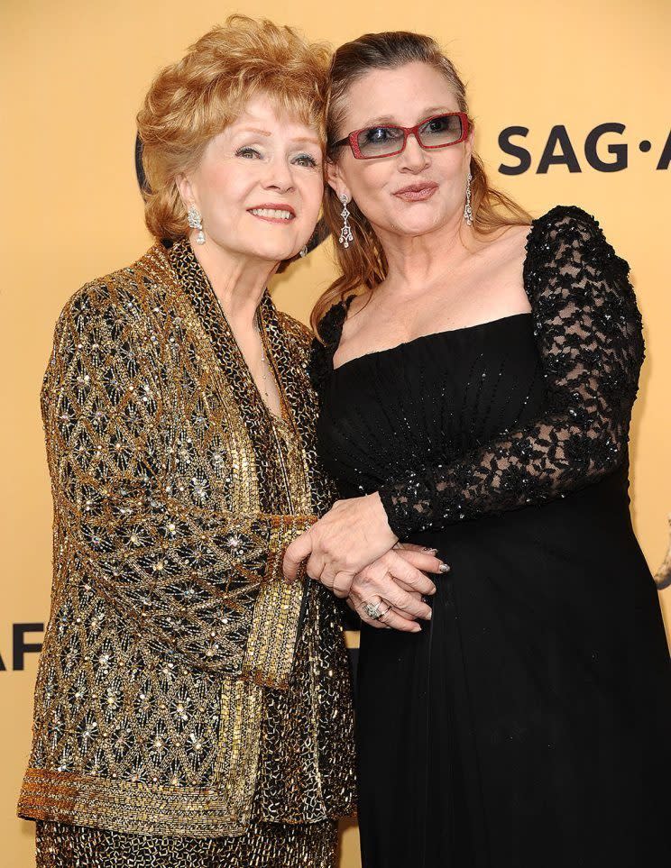 Debbie Reynolds und ihre Tochter Carrie Fisher (Foto von Jason LaVeris/FilmMagic)