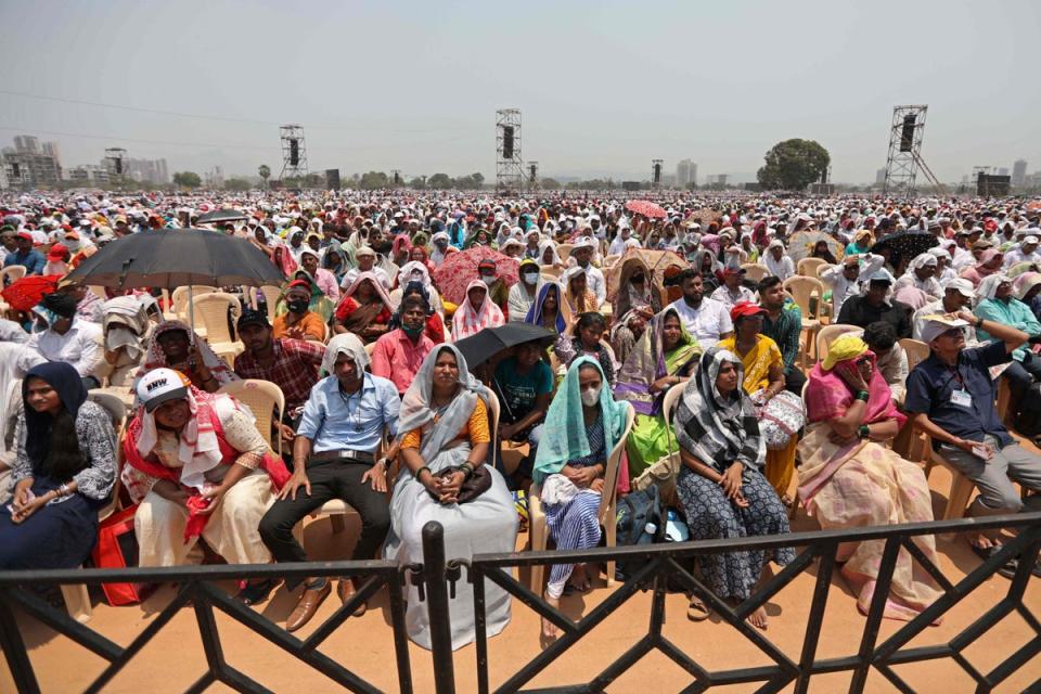 People gather to attend an award ceremony that led to the deaths of 11 people on the outskirts of Mumbai (AFP via Getty Images)