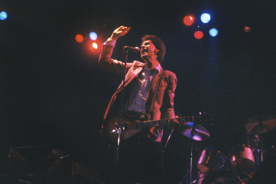 The Kinks, Ray Davies, Vorst Nationaal, Brussels, Belgium, 1st December 1980. (Photo by Gie Knaeps/Getty Images)