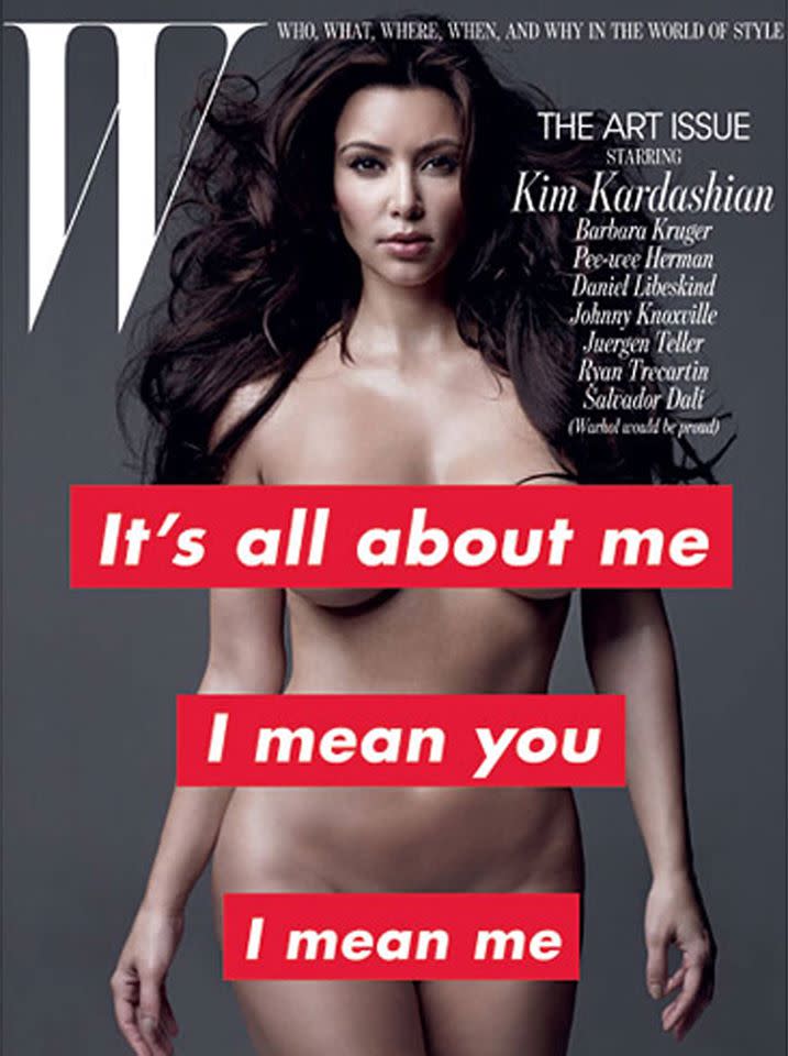 Und noch mal Kim Kardashian: Im November 2011 zeigte sie bereits ihren nackten Körper auf dem Cover des “W”-Magazins. Drei rote Balken mit weißer Schrift bedeckten das aller Allernötigste. (Bild-Copyright: Facebook/wmagazine)