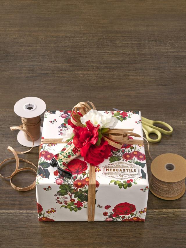 How To Create Unique and Fun Christmas Gift Wrapping! - Savvy In The Suburbs