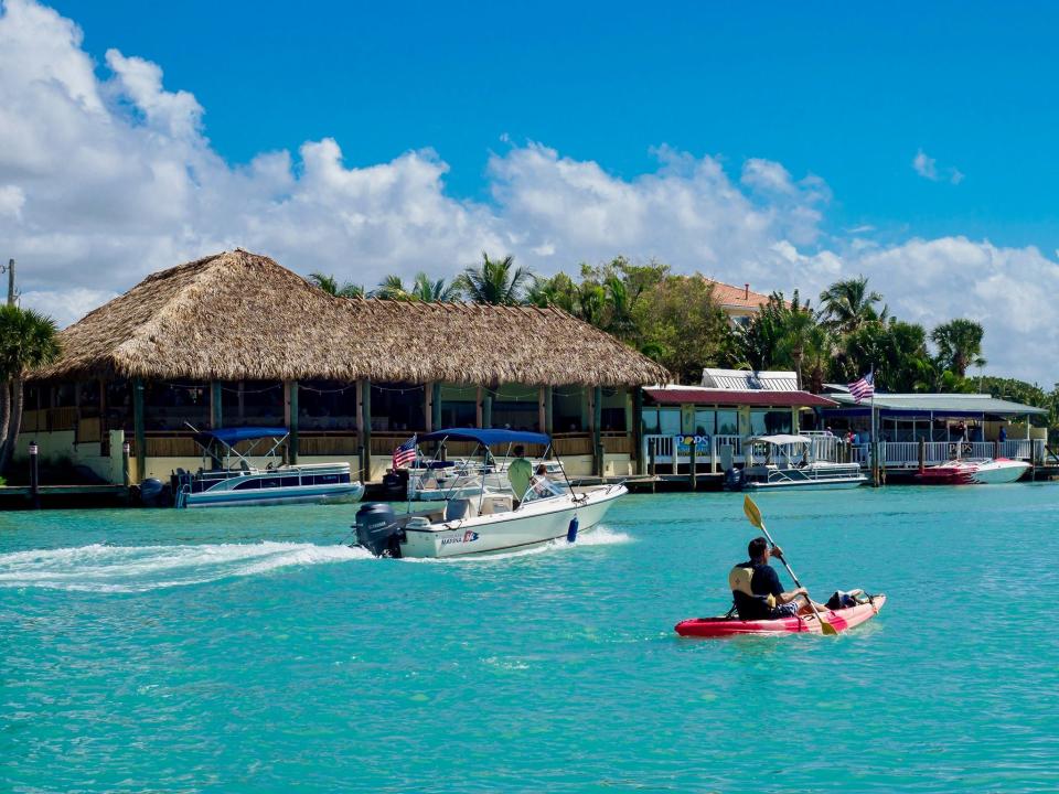 Pop’s Sunset Grill is on the Intracoastal Waterway by the Albee Road Bridge connecting Casey Key to Nokomis.