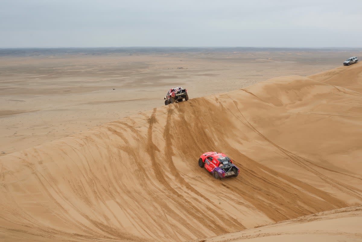 Drivers dropping out of the enormous dunes on Stage 8, an 822 km day (Campbell Price)