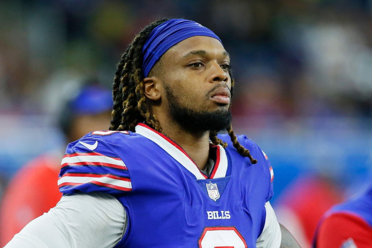 Police search for former Buffalo Bills player after mother found