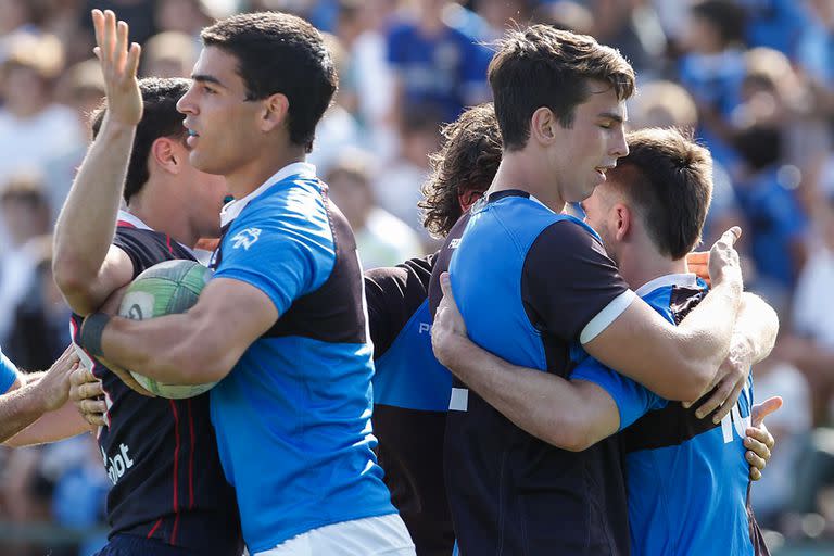 Una escena del partido entre CUBA y Buenos Aires de la fase regular del Top 12, torneo que ahora está en zona de definiciones.