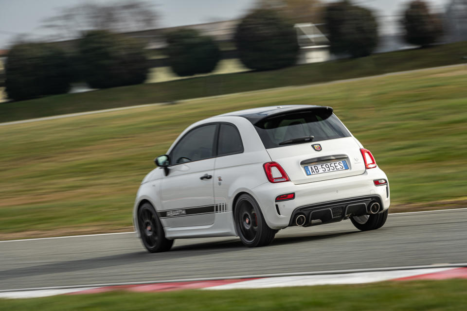 newabarth595esseesse9-6009b89b2f461.jpg