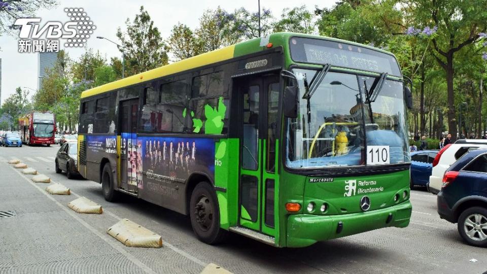 墨西哥發生巴士翻車意外。（示意圖／shutterstock 達志影像）