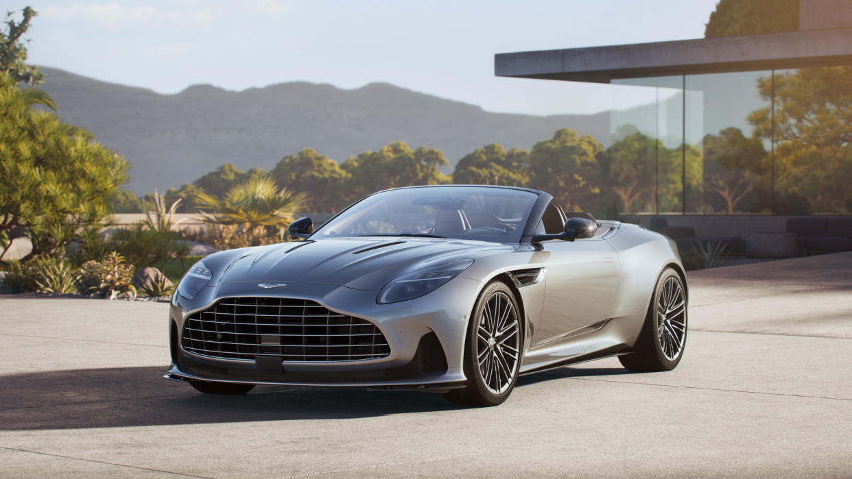  Aston Martin DB12 Volante 