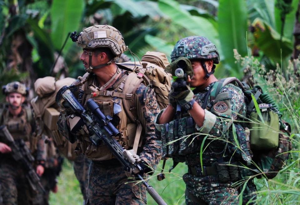 A handout photo made available by Philippine Marines Corps - Public Affairs Office (PMC-PAO) shows US and Filipino Marines soldiers maneuvering during a jungle survival drill (EPA)