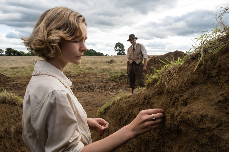 Carey Mulligan and Ralph Fiennes in "The Dig" on Netflix. (Photo: Larry Horricks/Netflix)