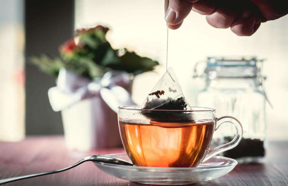 Sind sie nicht Bestandteil der zahlungspflichtigen Minibar, sind Tee und Kaffee meist inklusive. (Symbolbild: Slawomir/Shutterstock)