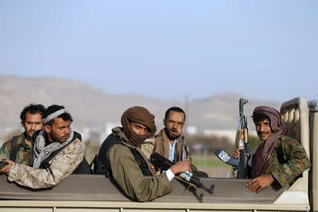 Houthi fighters ride a truck near the presidential palace in Sanaa January 22, 2015. REUTERS/Khaled Abdullah