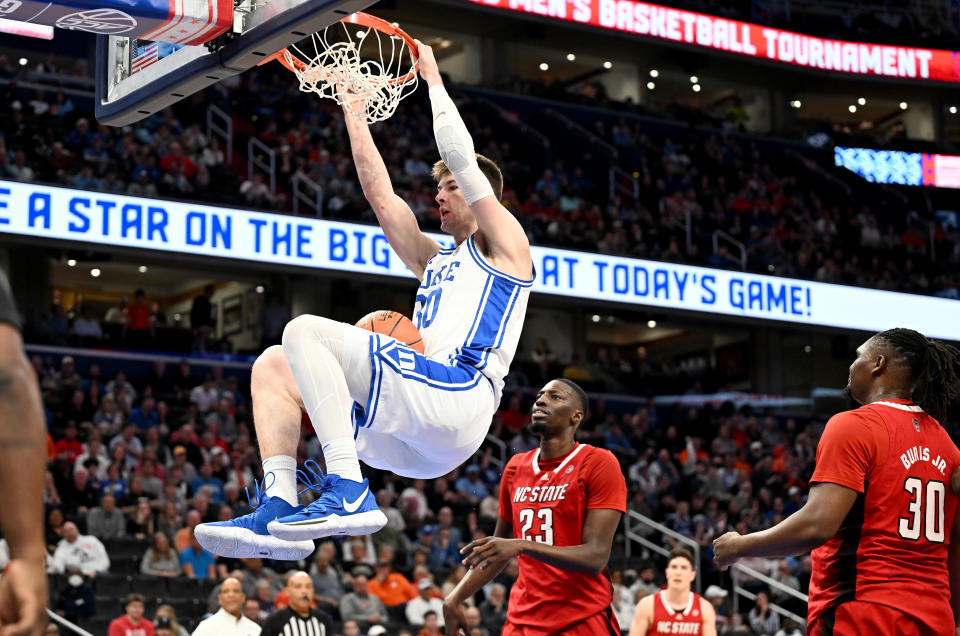WASHINGTON, DC - MARCH 14: Kyle Filipowski #30 of the Duke Blue Devils dunks the ball in the first half against Mohamed Diarra #23 of the North Carolina State Wolfpack in the Quarterfinals of the ACC Men's Basketball Tournament at Capital One Arena on March 14, 2024 in Washington, DC. (Photo by Greg Fiume/Getty Images)