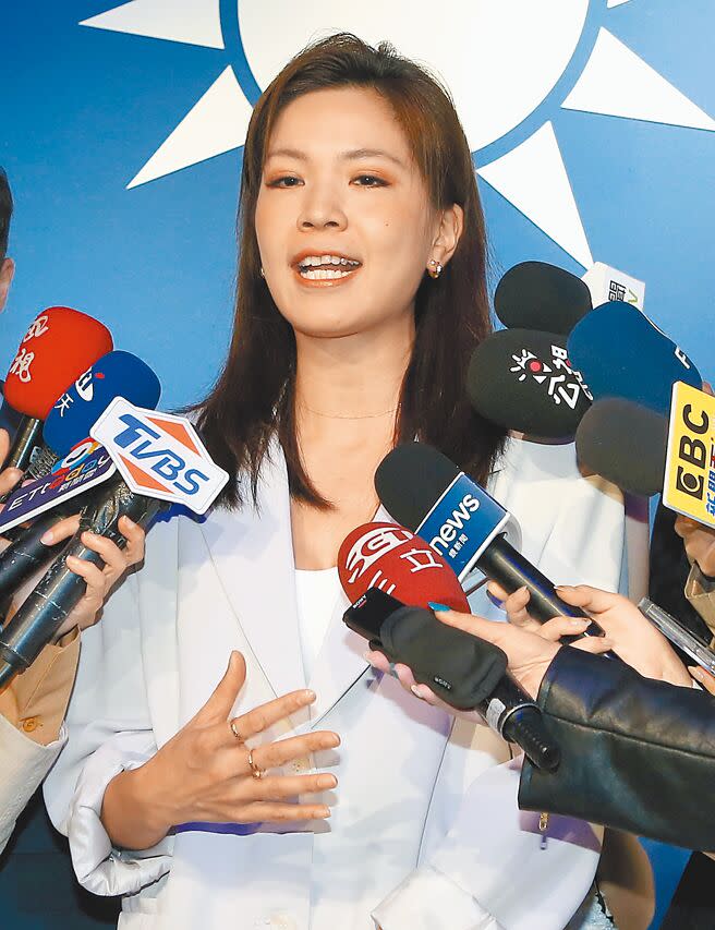 台北市議員鍾沛君（見圖）8日在臉書發文，揭露去年8月遭名嘴朱學恒「抱住強吻」，朱學恒則在直播中道歉，稱當時喝酒斷片。（本報資料照片）