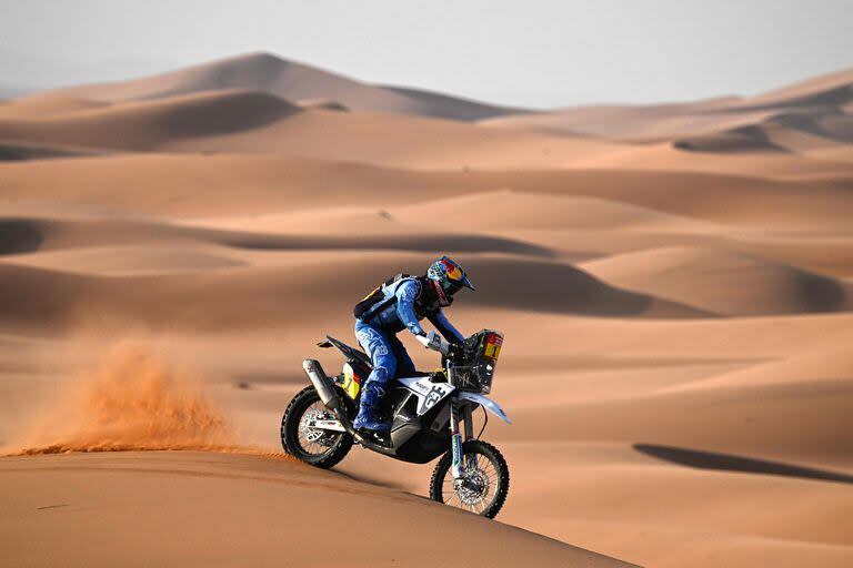 Después de un día complicado en las piedras, Luciano Benavides (Husqvarna) terminó como escolta del chileno José Cornejo en la Etapa 2 del Rally Dakar