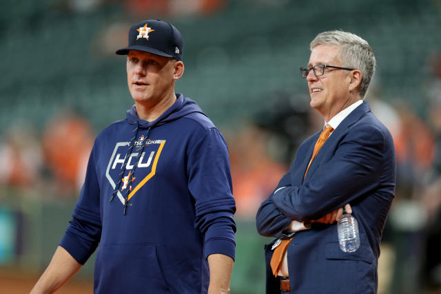 Astros manager A.J. Hinch jokingly dons 'Coach' on jersey