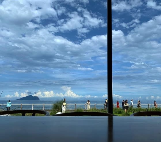 「滿山望海」不論是排餐、簡餐都美味到讓人忘記看風景，若是下午時段來也能點一杯咖啡在此吹風看景太奢侈了。