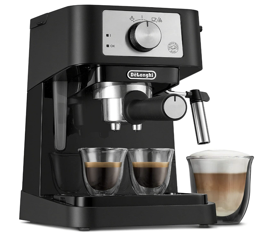 De'Longhi Stilosa Manual Espresso Machine, Latte & Cappuccino Maker with cappuccino and two espresso shots (Photo via Amazon)