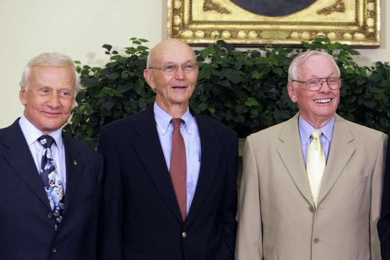 2009年7月20日，阿波羅11號登月任務太空人，左起：艾德林（Buzz Aldrin）、柯林斯（Mike Collins）、阿姆斯壯（Neil Armstrong）（AP）