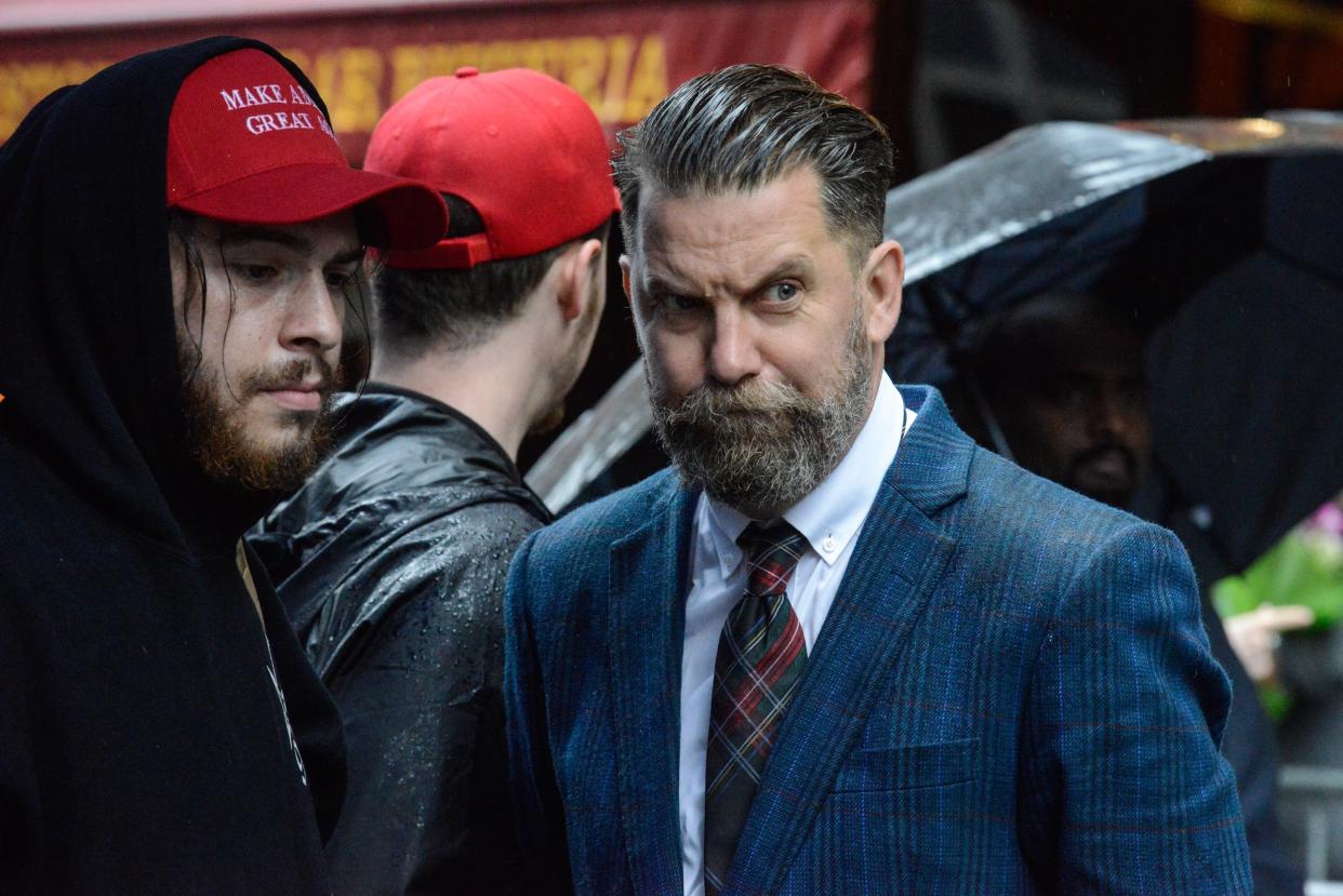 Gavin McInnes (right), the leader of the neo-fascist gang the Proud Boys, at a 2017 anti-Muslim demonstration in New York City.&nbsp; (Photo: Getty Images)