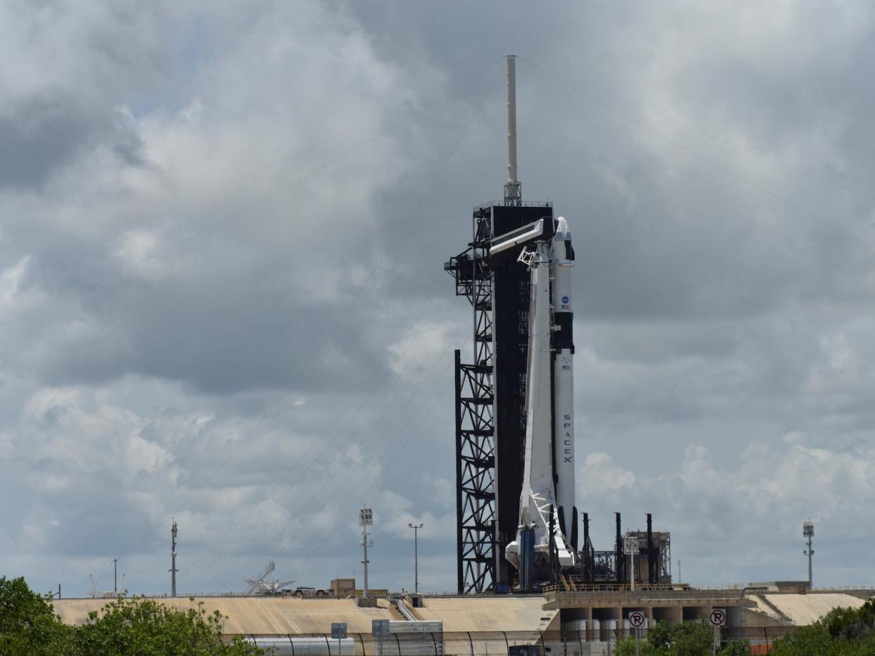 spacex crew dragon falcon 9 demo 2 launchpad