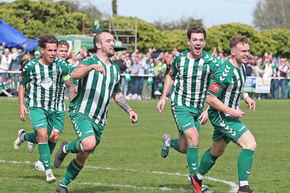 Off to Wembley - Great Wakering Rovers <i>(Image: NICKY HAYES)</i>