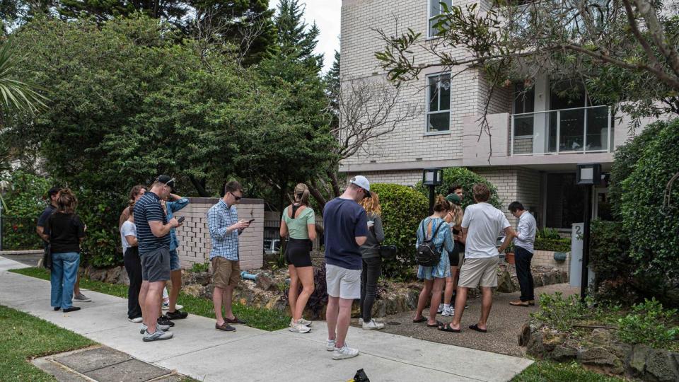 SYDNEY RENTAL QUEUES