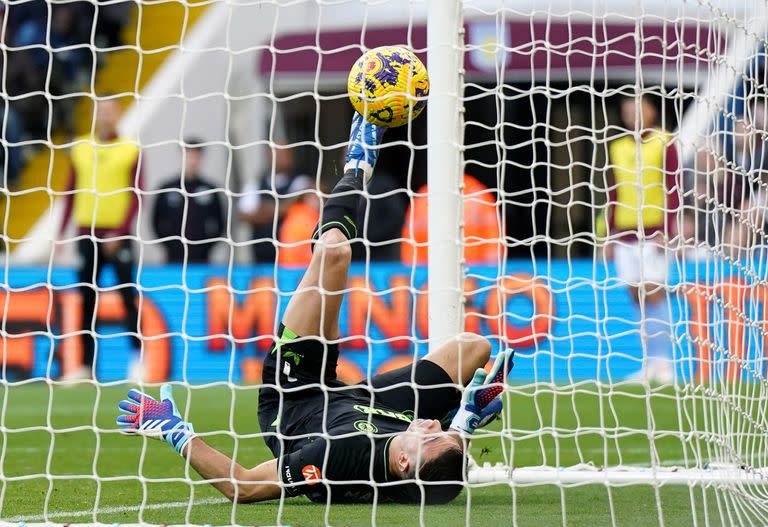 Acción desafortunada y gol en contra de Emiliano Martínez; no obstante, Aston Villa prosiguió su gran campaña en la Premier