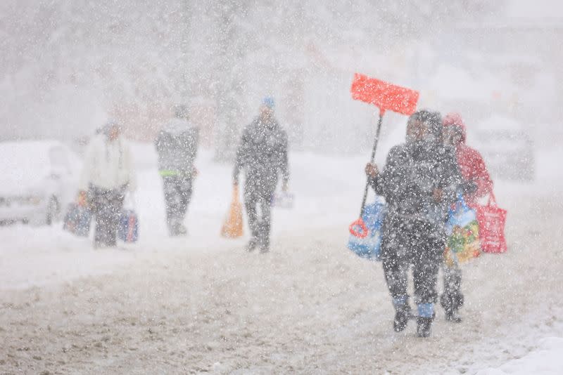 Residents brace for snowstorm in Buffalo, New York