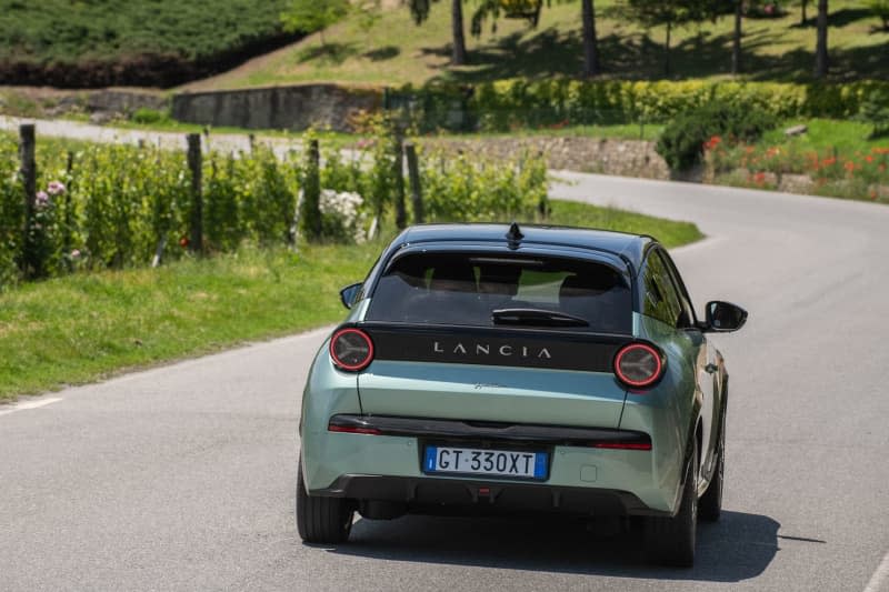 The round taillights are reminiscent of the rear of the iconic Lancia Stratos.  Lancia/dpa