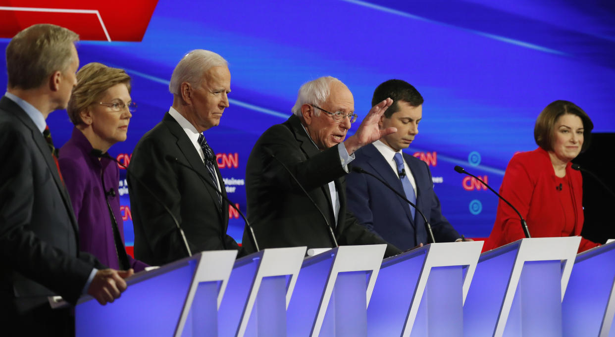 Democratic 2020 U.S. presidential candidates (L-R) billionaire activist Tom Steyer, Senator Elizabeth Warren (D-MA), former Vice President Joe Biden, Senator Bernie Sanders (I-VT), former South Bend Mayor Pete Buttigieg and Senator Amy Klobuchar (D-MN) participate in the seventh Democratic 2020 presidential debate at Drake University in Des Moines, Iowa, U.S., January 14, 2020. REUTERS/Shannon Stapleton