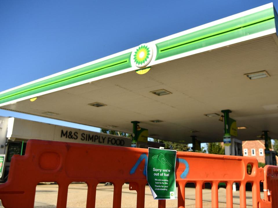 A sign outside a BP petrol station in Hildenborough, southeast England, informs motorists that the station is closed due to a lack of fuel (AFP via Getty Images)