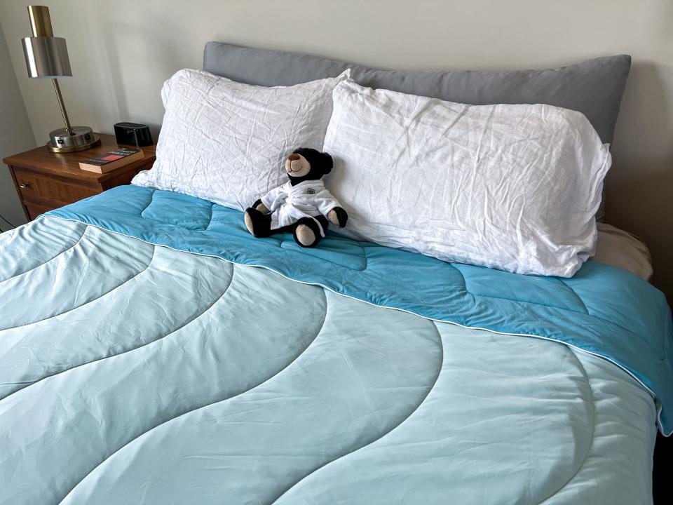 <p><a href="https://go.redirectingat.com?id=74968X1596630&url=https%3A%2F%2Fwww.restduvet.com%2Fproducts%2Fevercool-comforter&sref=https%3A%2F%2Fwww.bestproducts.com%2Fhome%2Fdecor%2Fg60650843%2Fbest-cooling-blankets%2F" rel="nofollow noopener" target="_blank" data-ylk="slk:Shop Now;elm:context_link;itc:0;sec:content-canvas" class="link ">Shop Now</a></p><p>Evercool Cooling Comforter</p><p>restduvet.com</p><p>$129.35</p><span class="copyright">Joni Sweet</span>