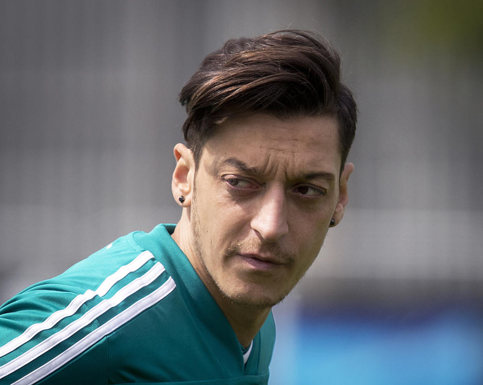 Der Rücktritt von Mesut Özil aus der Nationalmannschaft hat in Deutschland eine Rassismus-Debatte entfacht. (Bild: AP Photo)