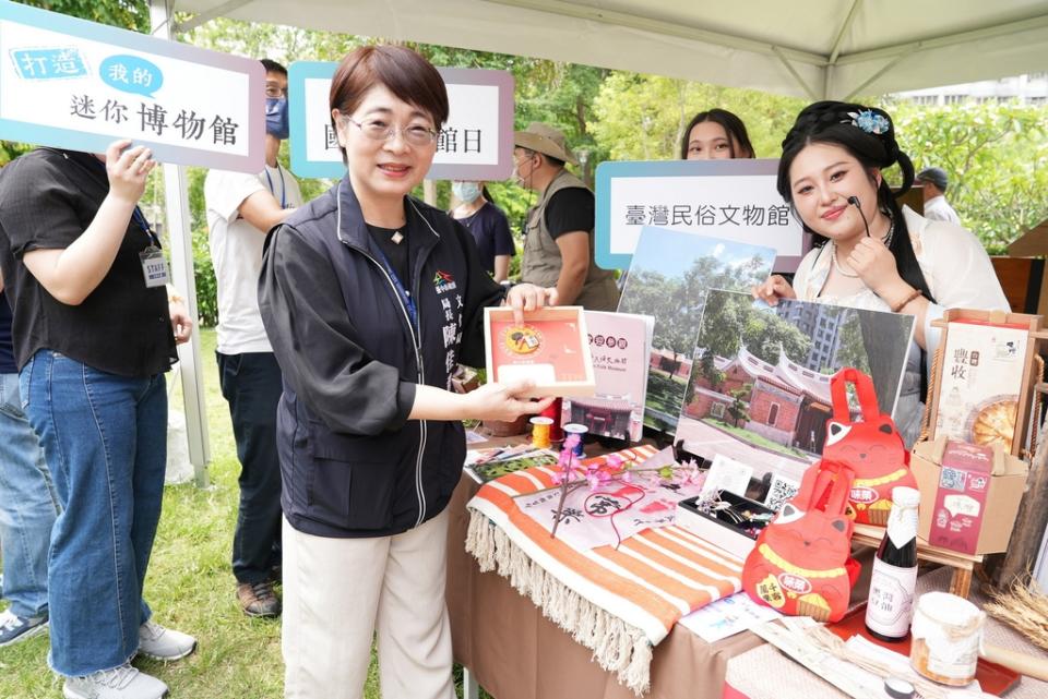 《圖說》臺灣民俗文物館香包DIY展示。