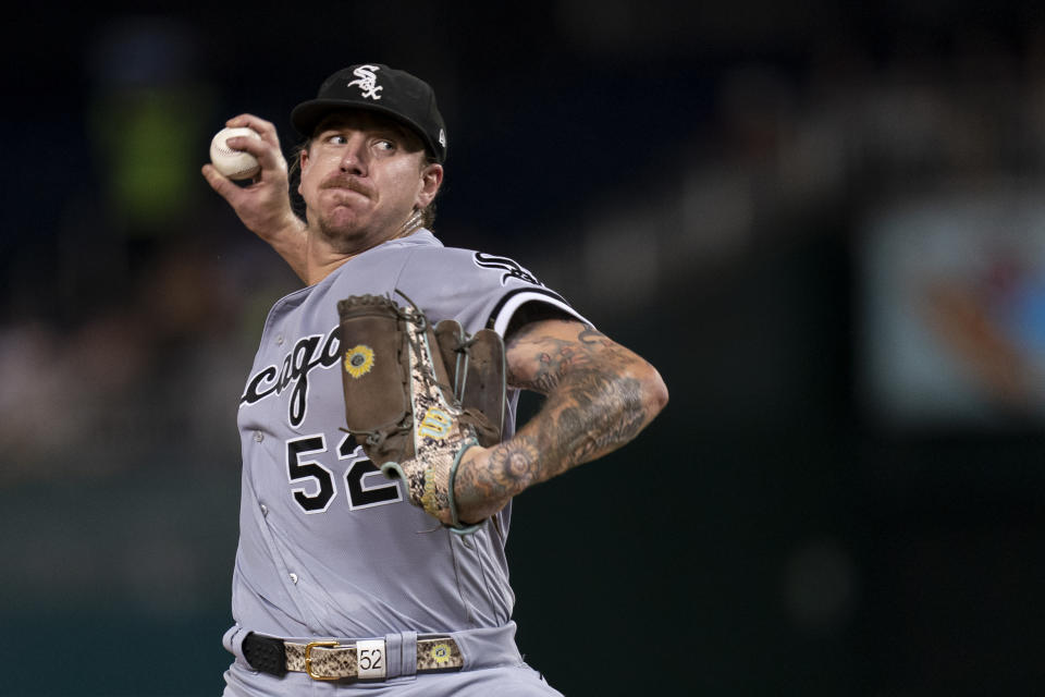 Chicago White Sox starting pitcher Mike Clevinger delivers during the second inning of a baseball game against the Washington Nationals, Monday, Sept. 18, 2023, in Washington. (AP Photo/Stephanie Scarbrough)