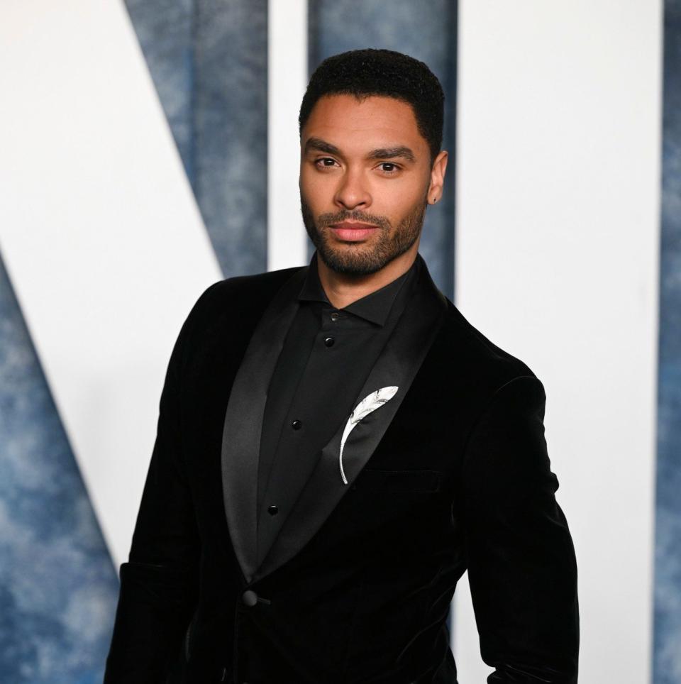 Regé-Jean Page in a Boucheron brooch at the 2023 Vanity Fair Oscar Party