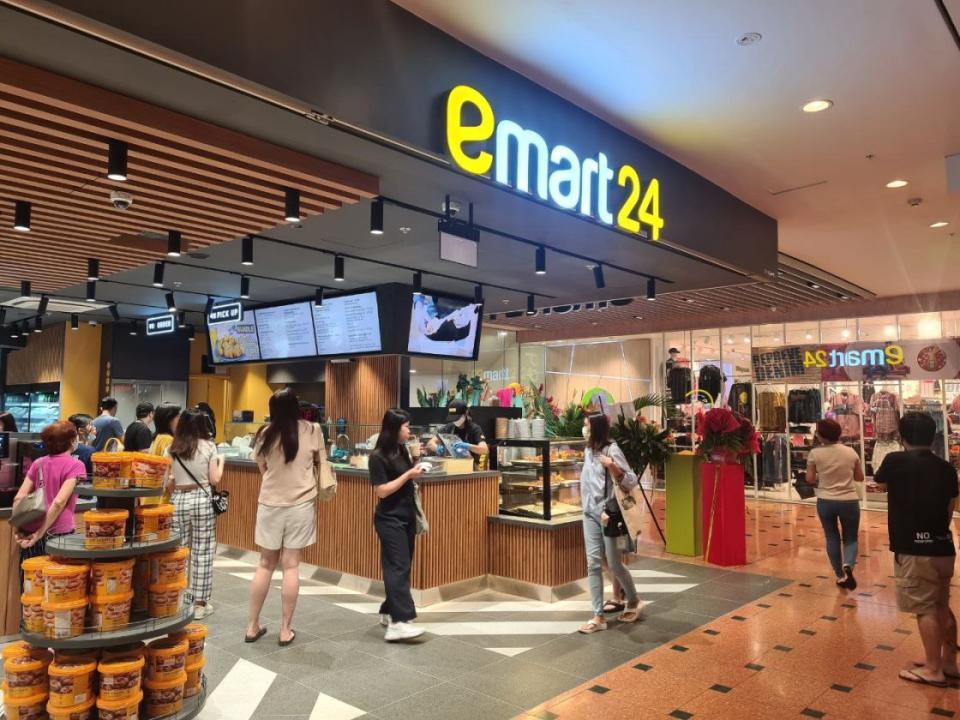 Korean Supermarket LF — emart24